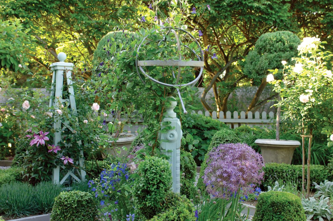 How to Create a Classic Cottage Garden - Cottage Style Decor