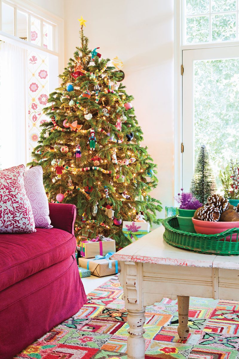 House Tour: A Colorful Cottage Christmas - Cottage style dec