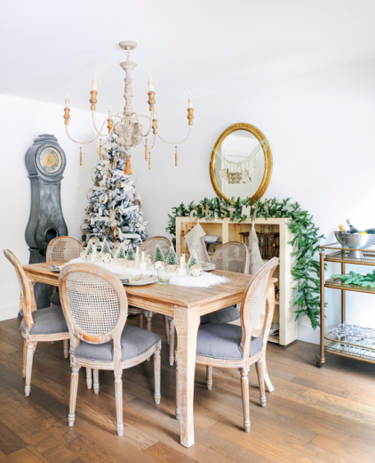 Home Tour: Dreaming of a French Christmas - Cottage style de
