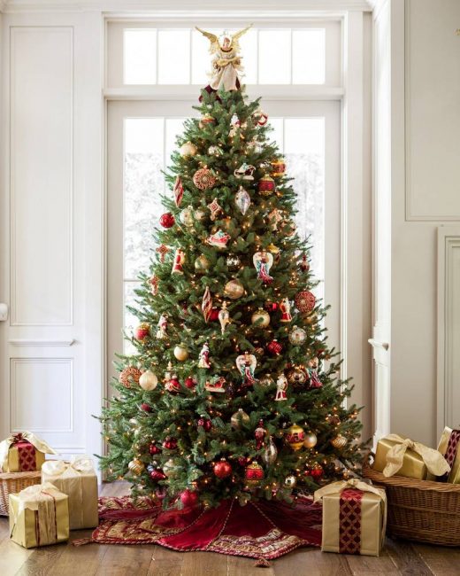 How to Pick the Perfect Spot for the Christmas Tree - Cottage style ...