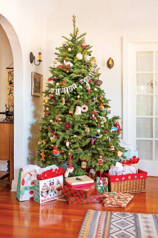 Christmas Bungalow Bliss - Cottage style decorating, renovat