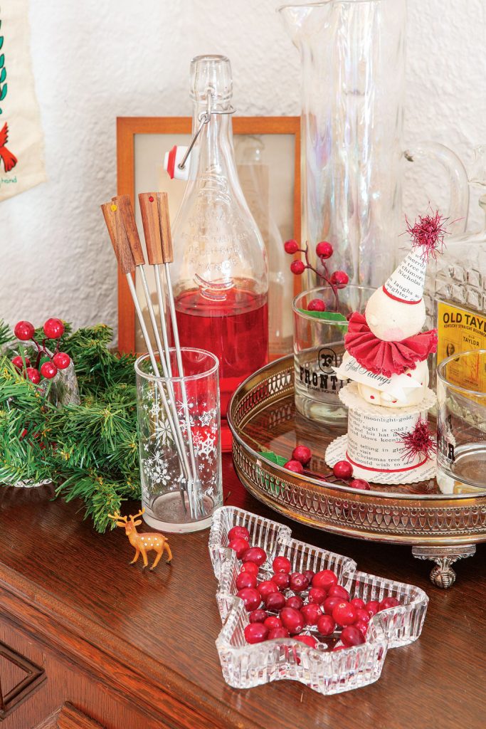 Vintage Christmas in a Craftsman Kitchen - Cottage style decorating ...