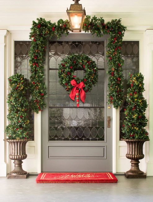 Deck Out Your Front Door for Christmas in 3 Easy Steps - Cot