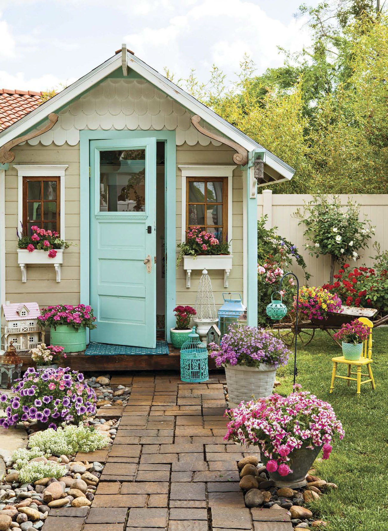 Dreaming Up a Vintage Garden - Cottage style decorating, ren