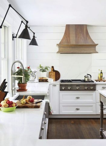 A Charming Farmhouse Kitchen Makeover - Cottage style decora