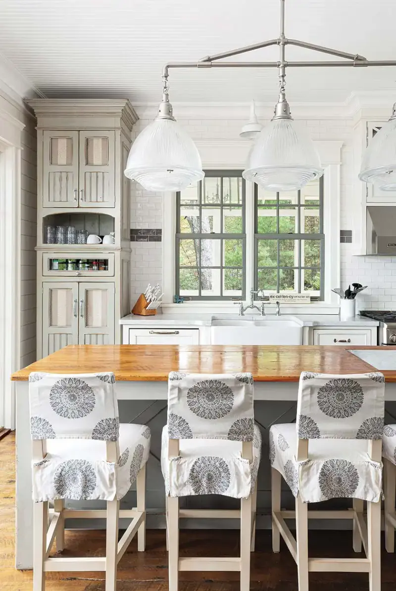 island seating in lakeside cottage farmhouse kitchen