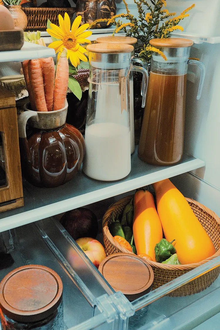 baskets organizing gourds and peppers in crisper drawer